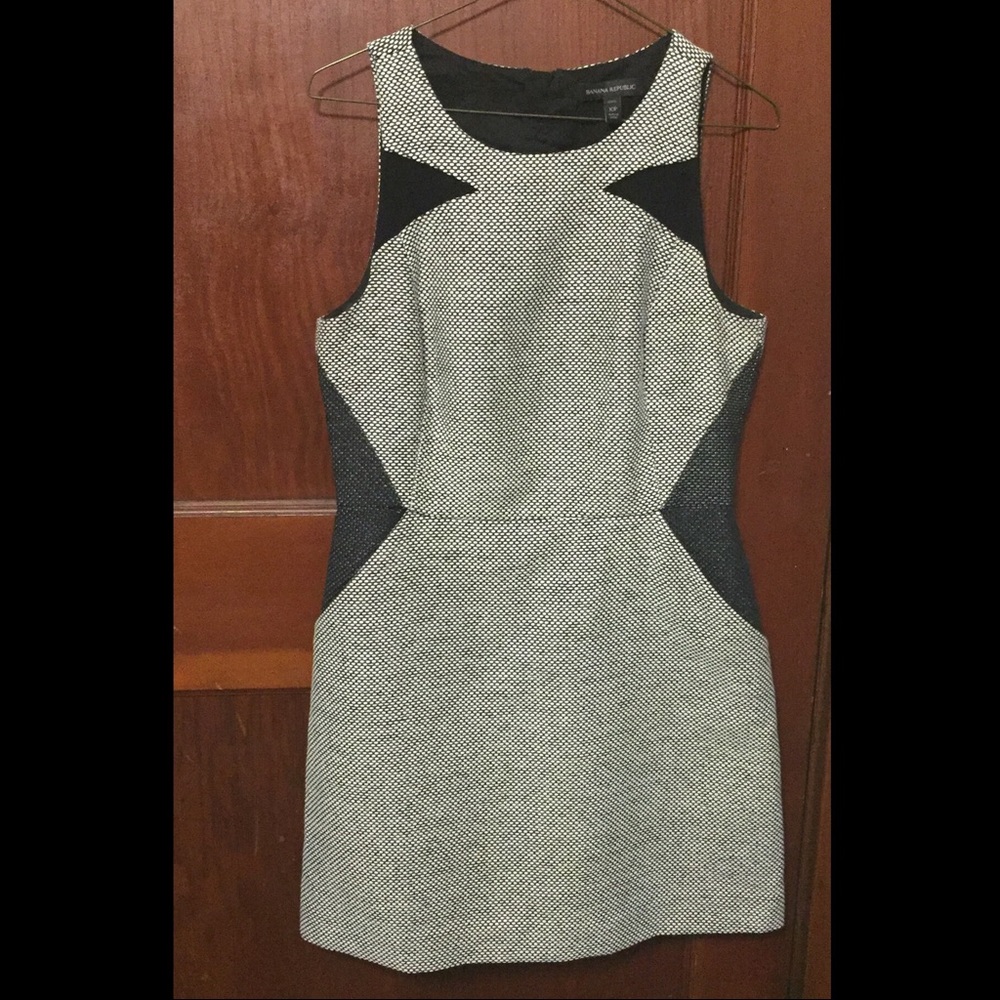 Banana Republic Sleeveless Tweed Sheath Dress